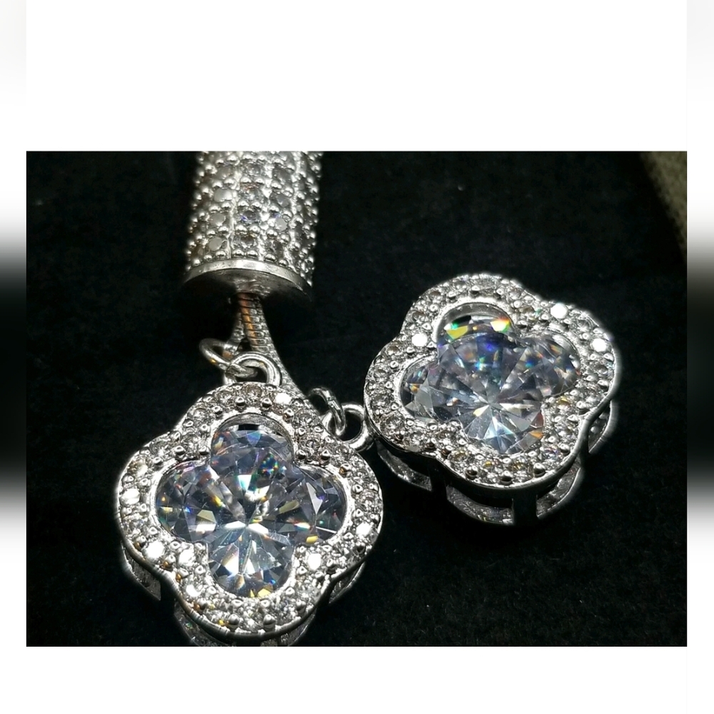 Yozone Women's Four-Leaf Clover Crystal  Pendant Necklace Silver Tone - Picture 3 of 8